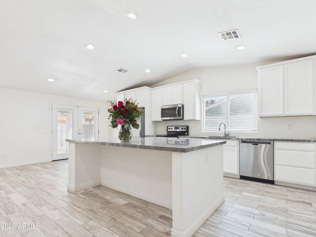 945 N Central Drive, Chandler, AZ 85224