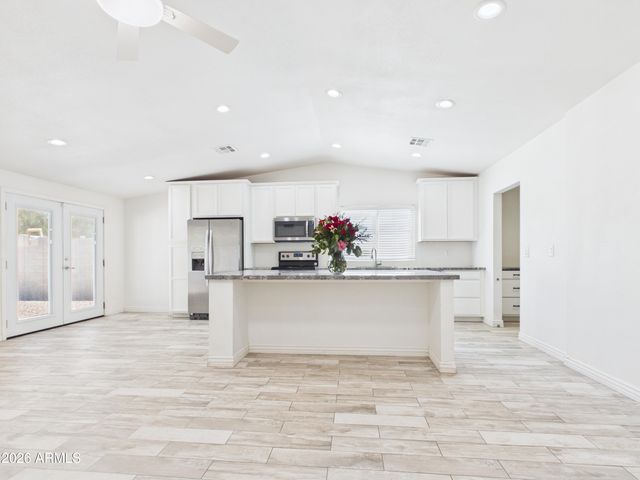 945 N Central Drive, Chandler, AZ 85224