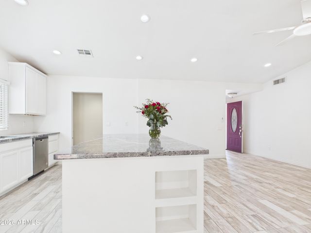 945 N Central Drive, Chandler, AZ 85224