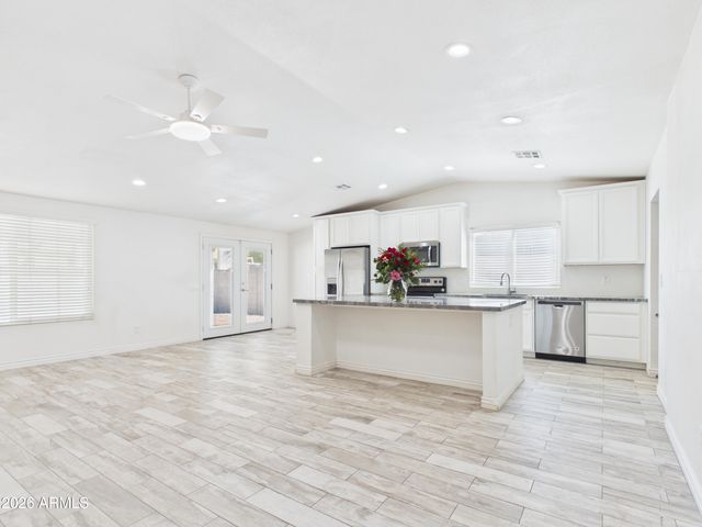 945 N Central Drive, Chandler, AZ 85224