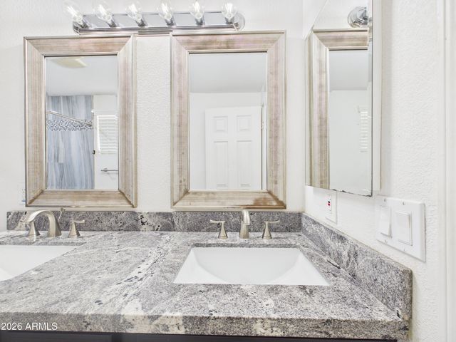 945 N Central Drive, Chandler, AZ 85224