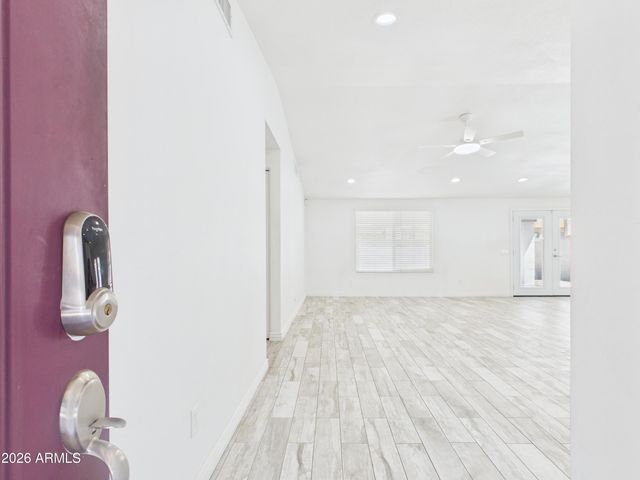 945 N Central Drive, Chandler, AZ 85224