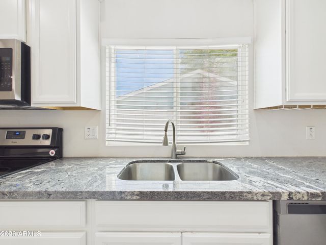 945 N Central Drive, Chandler, AZ 85224