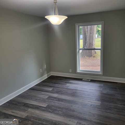 202 Pineview Circle, Valley, AL 36854