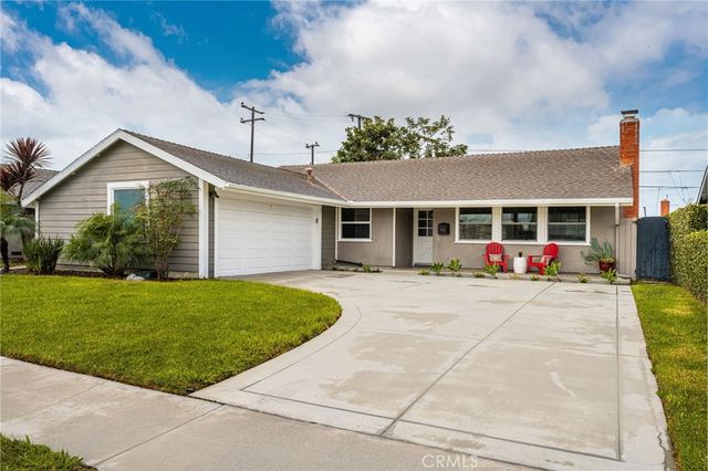 17751 Lewis, Huntington Beach, CA 92647