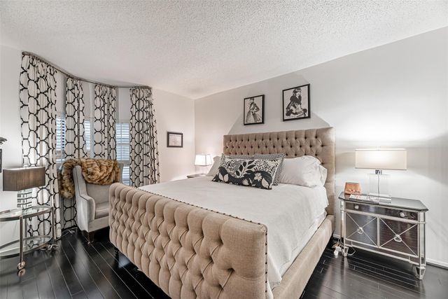 661 Bering Drive 404, Houston, TX 77057