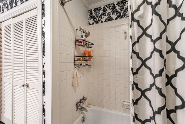 661 Bering Drive 404, Houston, TX 77057