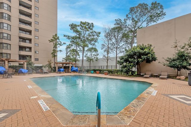 661 Bering Drive 404, Houston, TX 77057