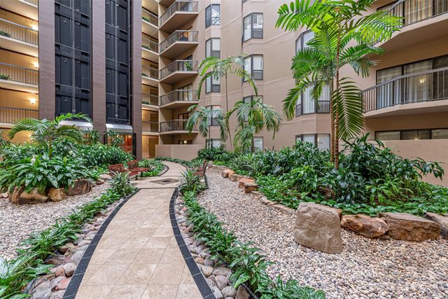 661 Bering Drive 404, Houston, TX 77057