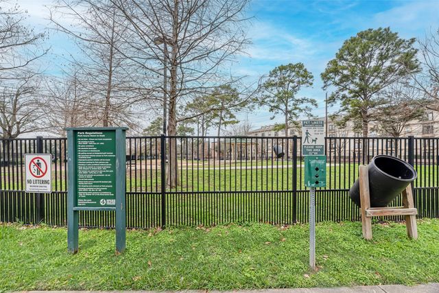 661 Bering Drive 404, Houston, TX 77057