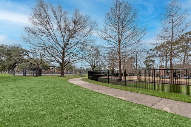 661 Bering Drive 404, Houston, TX 77057