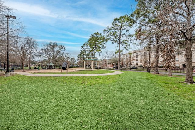 661 Bering Drive 404, Houston, TX 77057