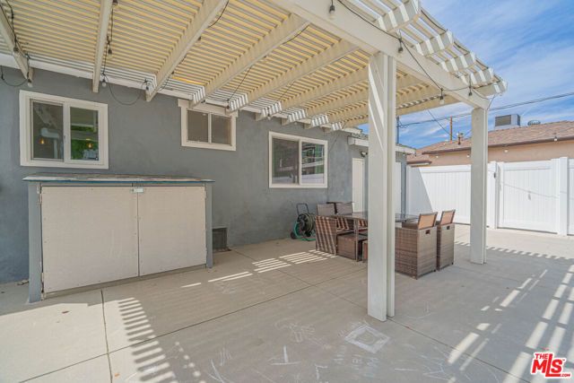 7044 Garden Grove Avenue, Los Angeles, CA 91335