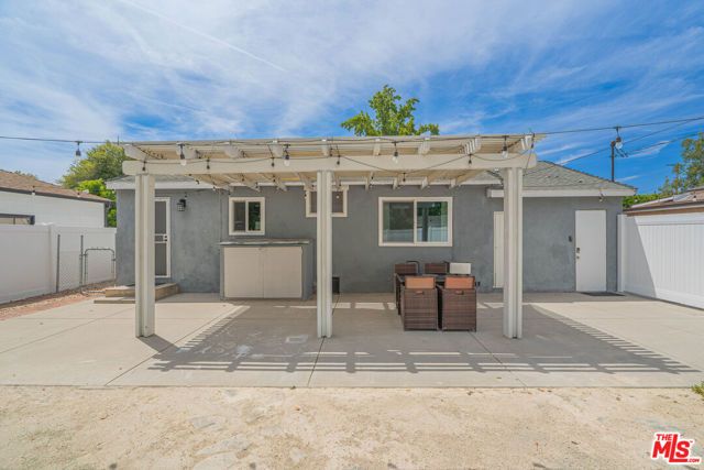 7044 Garden Grove Avenue, Los Angeles, CA 91335