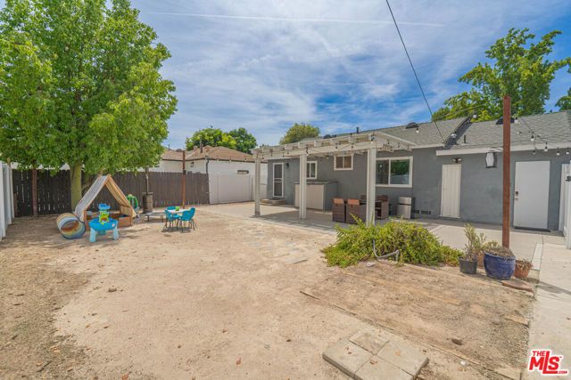 7044 Garden Grove Avenue, Los Angeles, CA 91335