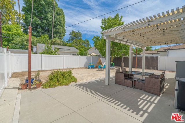 7044 Garden Grove Avenue, Los Angeles, CA 91335