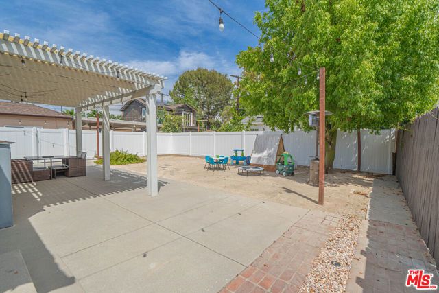 7044 Garden Grove Avenue, Los Angeles, CA 91335