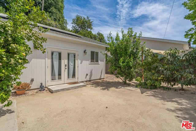 7044 Garden Grove Avenue, Los Angeles, CA 91335