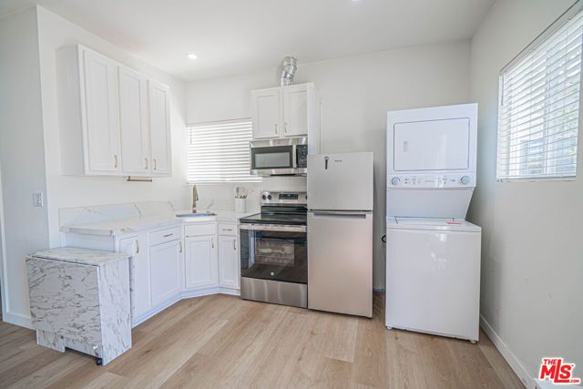 7044 Garden Grove Avenue, Los Angeles, CA 91335