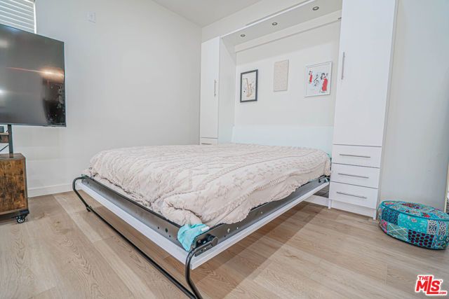 7044 Garden Grove Avenue, Los Angeles, CA 91335