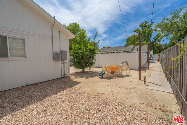 7044 Garden Grove Avenue, Los Angeles, CA 91335
