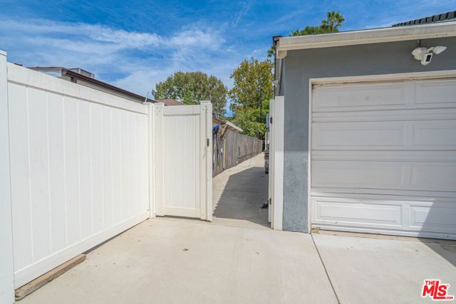 7044 Garden Grove Avenue, Los Angeles, CA 91335