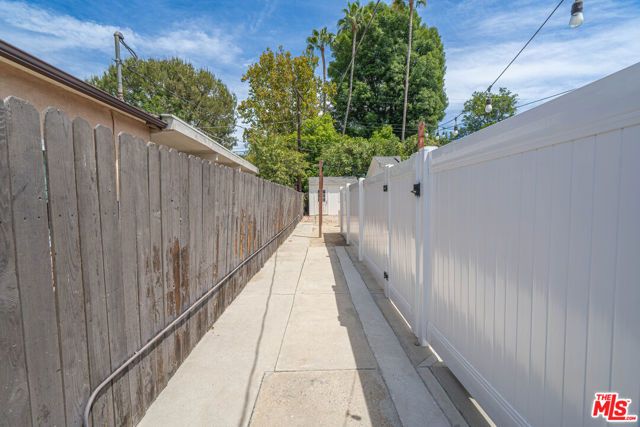 7044 Garden Grove Avenue, Los Angeles, CA 91335