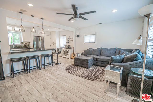 7044 Garden Grove Avenue, Los Angeles, CA 91335