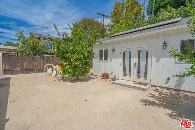 7044 Garden Grove Avenue, Los Angeles, CA 91335