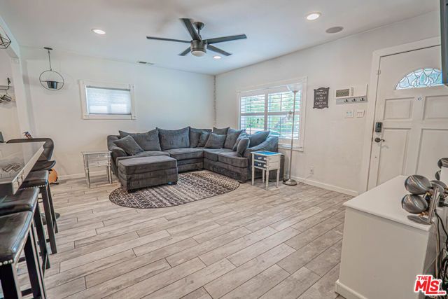 7044 Garden Grove Avenue, Los Angeles, CA 91335