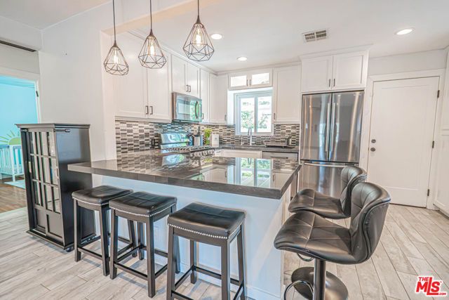 7044 Garden Grove Avenue, Los Angeles, CA 91335