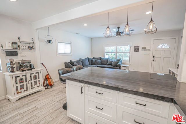 7044 Garden Grove Avenue, Los Angeles, CA 91335