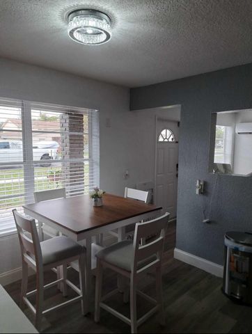 740 SW 10th St, Pompano Beach, FL 33060