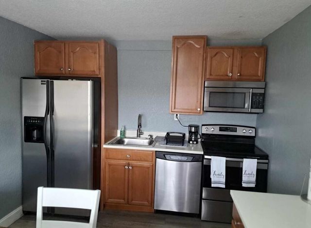 740 SW 10th St, Pompano Beach, FL 33060