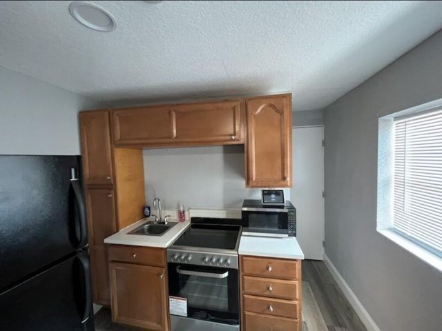 740 SW 10th St, Pompano Beach, FL 33060