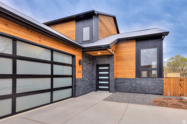 671 PALISADE DR, Moab, UT 84532