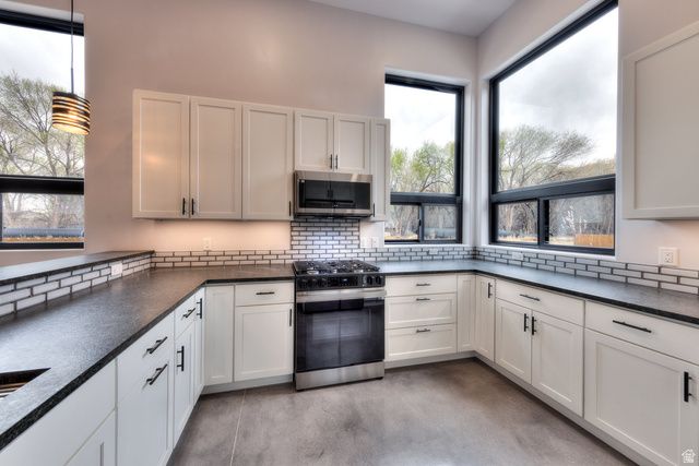 671 PALISADE DR, Moab, UT 84532