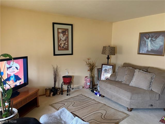 1835 Robindale Street, Wickliffe, OH 44092