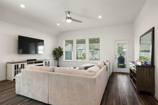 938 Youth Water Road, Montgomery, TX 77316