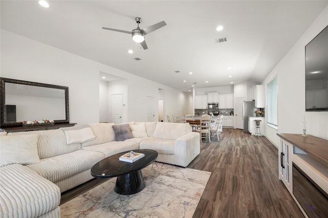938 Youth Water Road, Montgomery, TX 77316