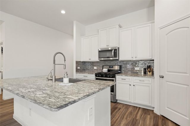 938 Youth Water Road, Montgomery, TX 77316