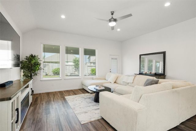 938 Youth Water Road, Montgomery, TX 77316