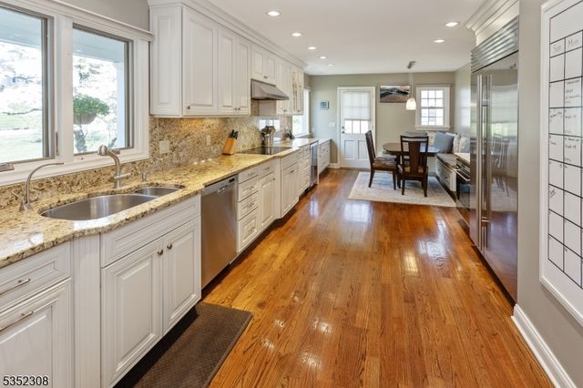 20 Chimney Ridge Dr, Morris Twp., NJ 07960