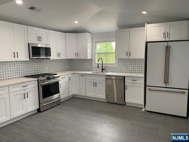 19 Roosevelt Avenue, Ridgefield Park, NJ 07603