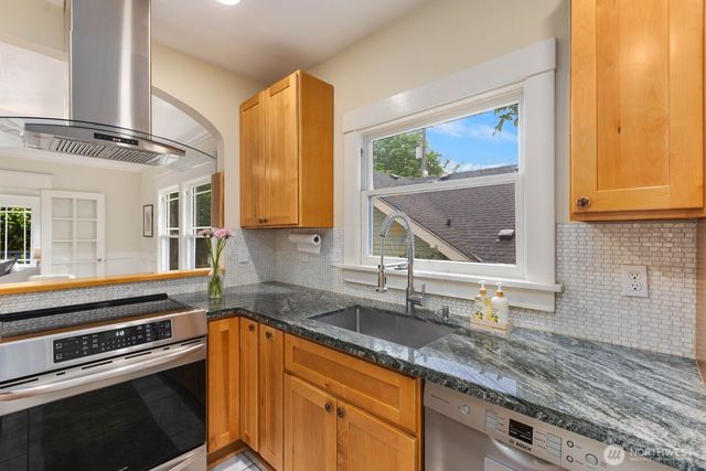 818 N 10th Street, Tacoma, WA 98403