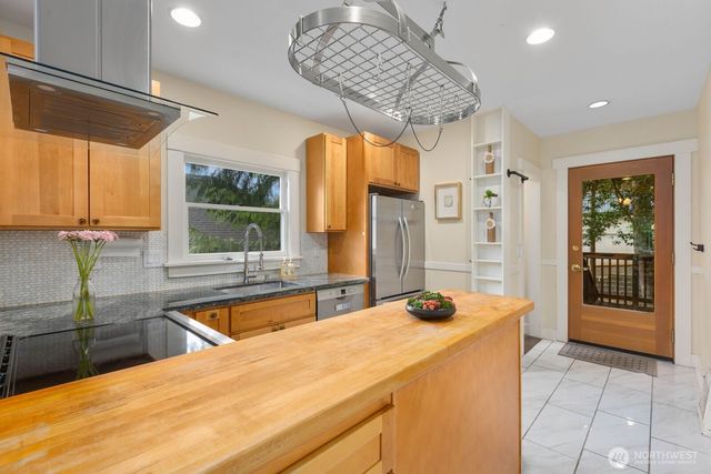 818 N 10th Street, Tacoma, WA 98403