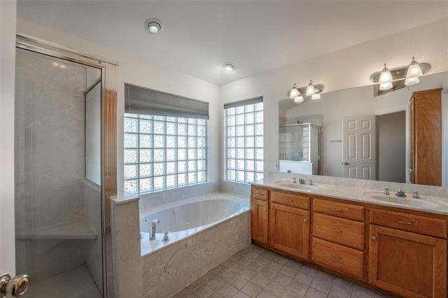 407 North Raymond RD, La Grange, TX 78945