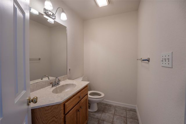 407 North Raymond RD, La Grange, TX 78945