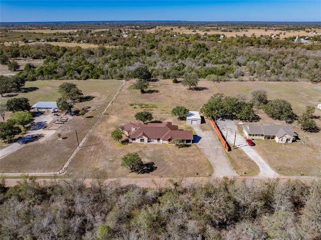 407 North Raymond RD, La Grange, TX 78945