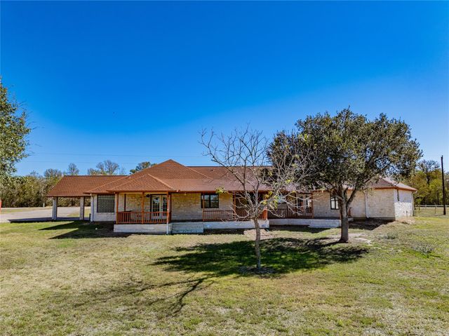 407 North Raymond RD, La Grange, TX 78945